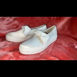 Clean, worn once. Smoke free, pet free home